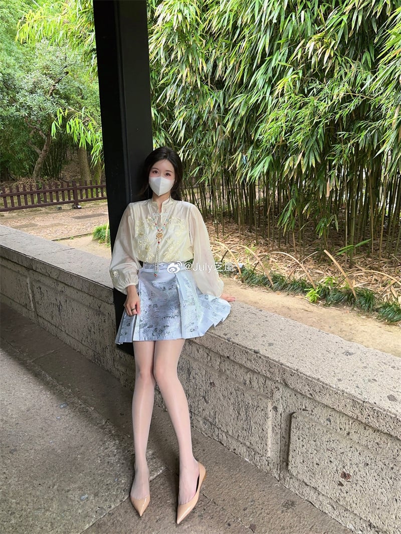 迷人眼神与精致口罩，小姐姐的时尚秘籍@July芝嵐