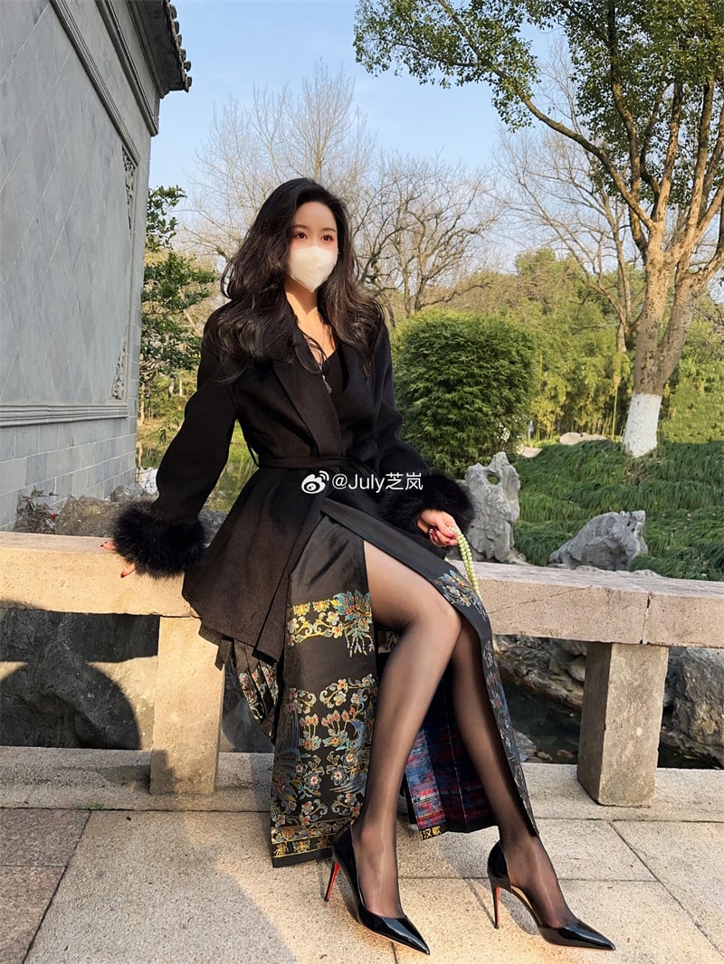 即使戴着口罩，她的美丽依然无法掩盖@July芝嵐