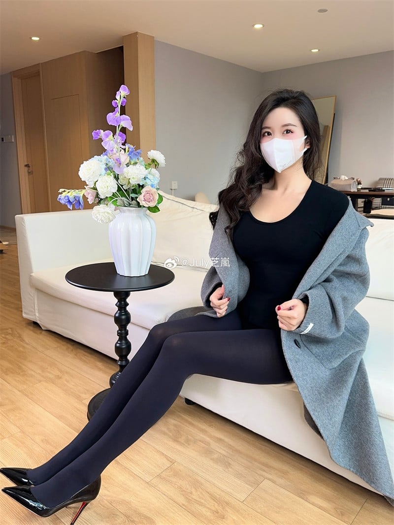 美丽与性感并存，口罩小姐姐黑丝的时尚哲学@July芝嵐