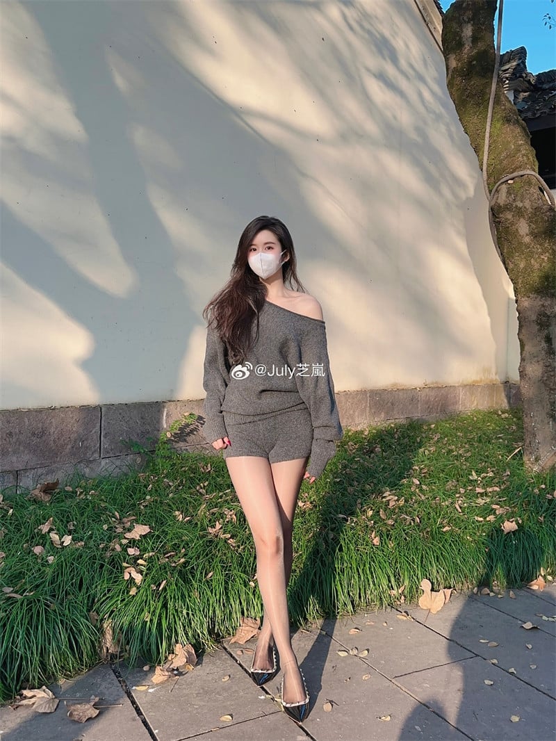 某一种美丽！口罩黑丝小姐姐中的气场强大@July芝嵐